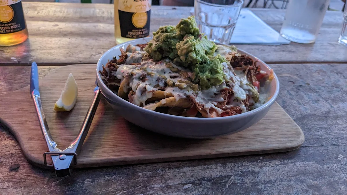 Beef Nachos, Benzina Cantina