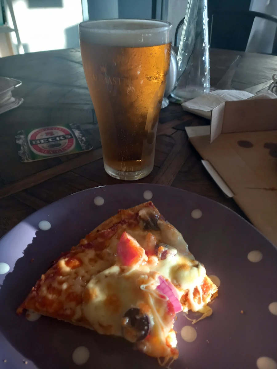 Pizza Supreme Pizza & Beer