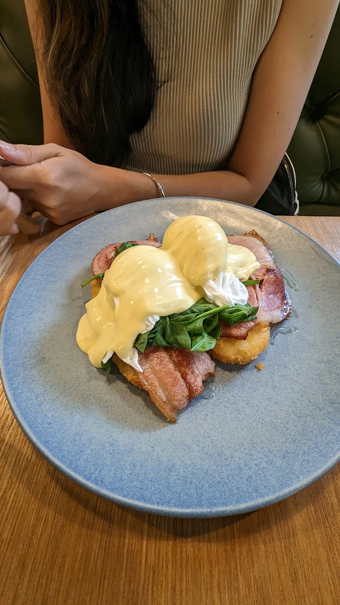 Browns Benedict, Oliver Brown