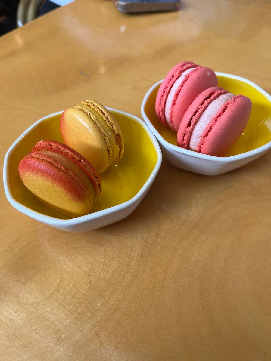 Macarons, Oliver Brown