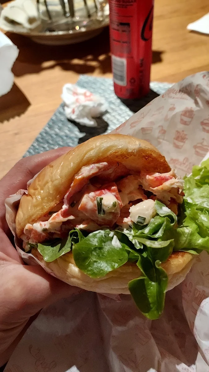 Lobster Roll, Betty's Burgers