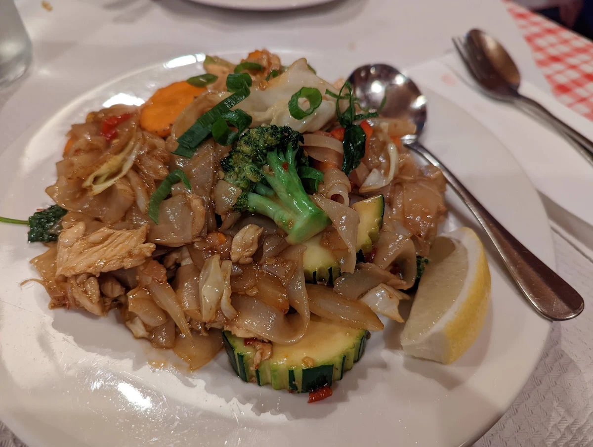 Highlights, Thai by the Lake