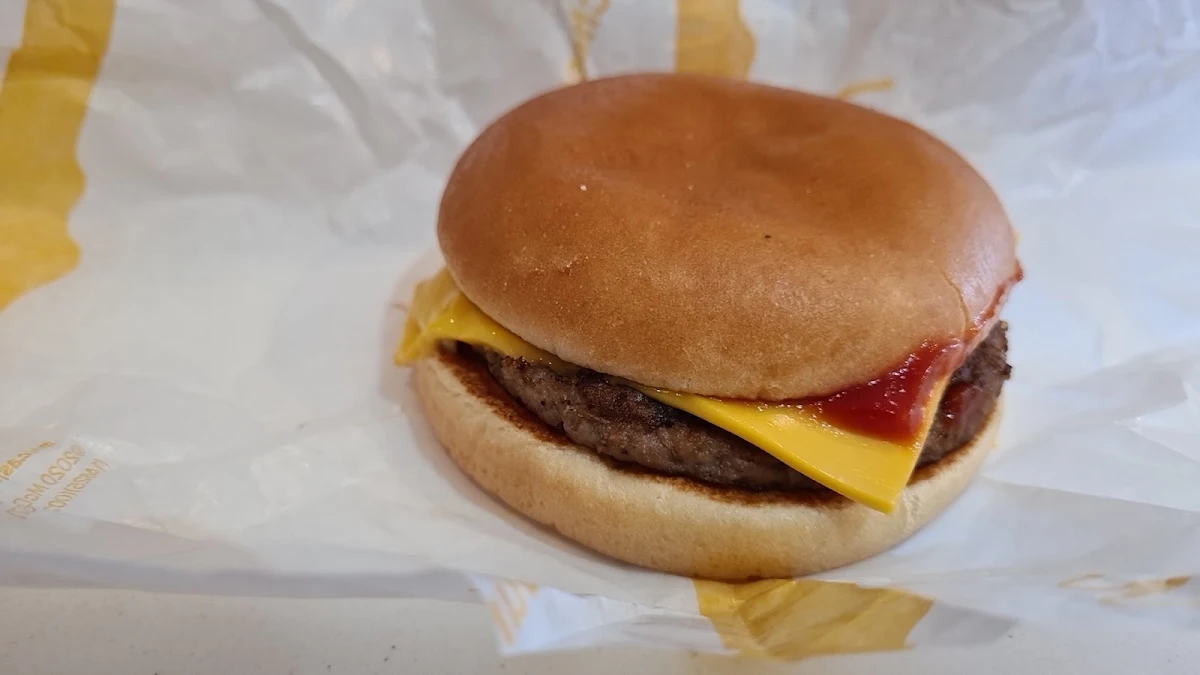 Cheeseburger, McDonald's Falcon