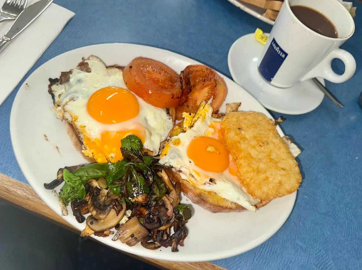 Highlights, Cosmo Cafe