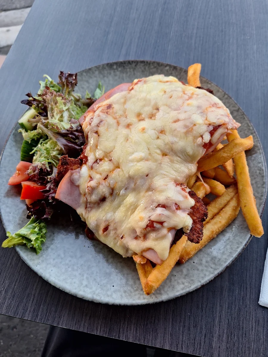 Chicken Parma, Daniel Son Murrumbeena