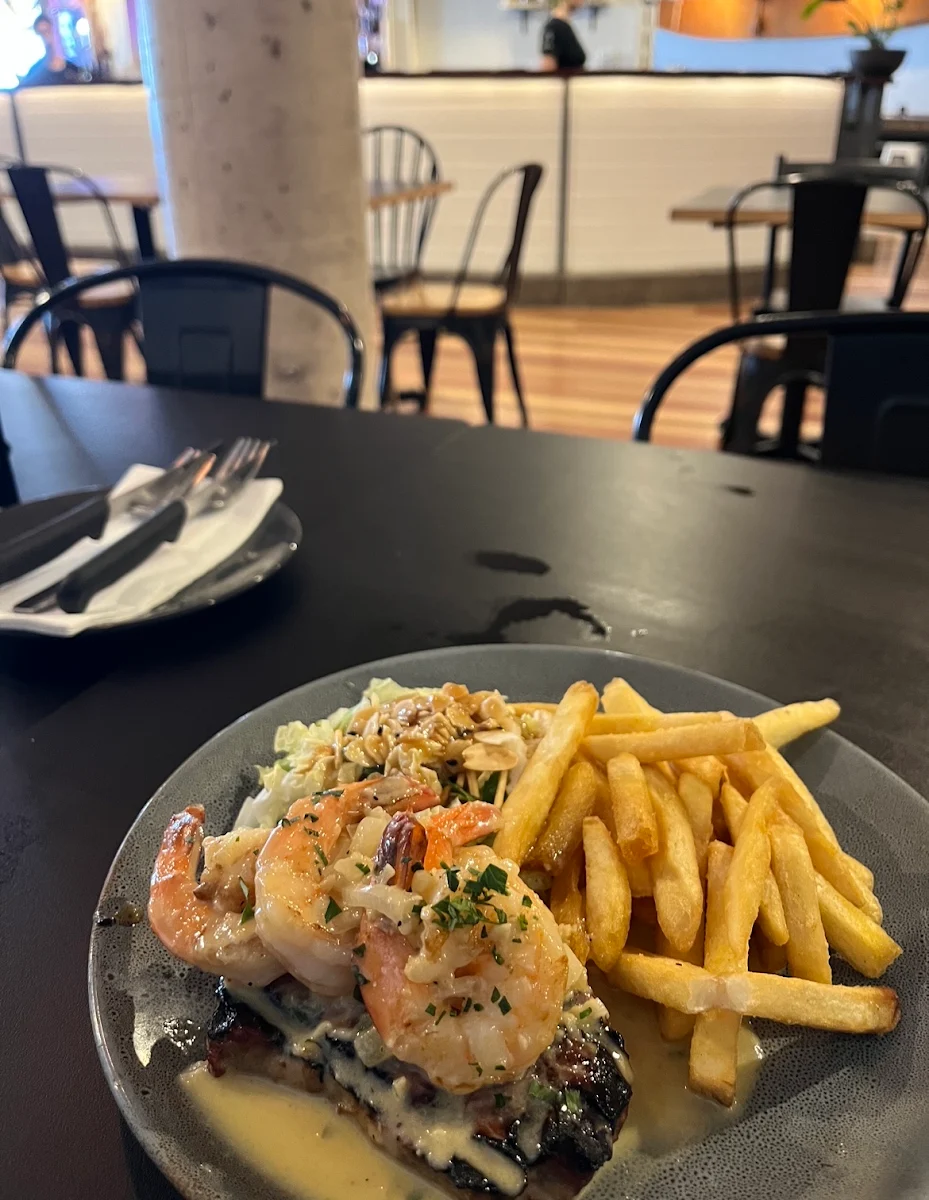 Reef & Beef, Drift Bar