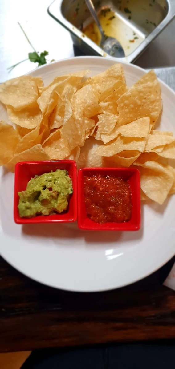 Chips & Salsa, La Barrita