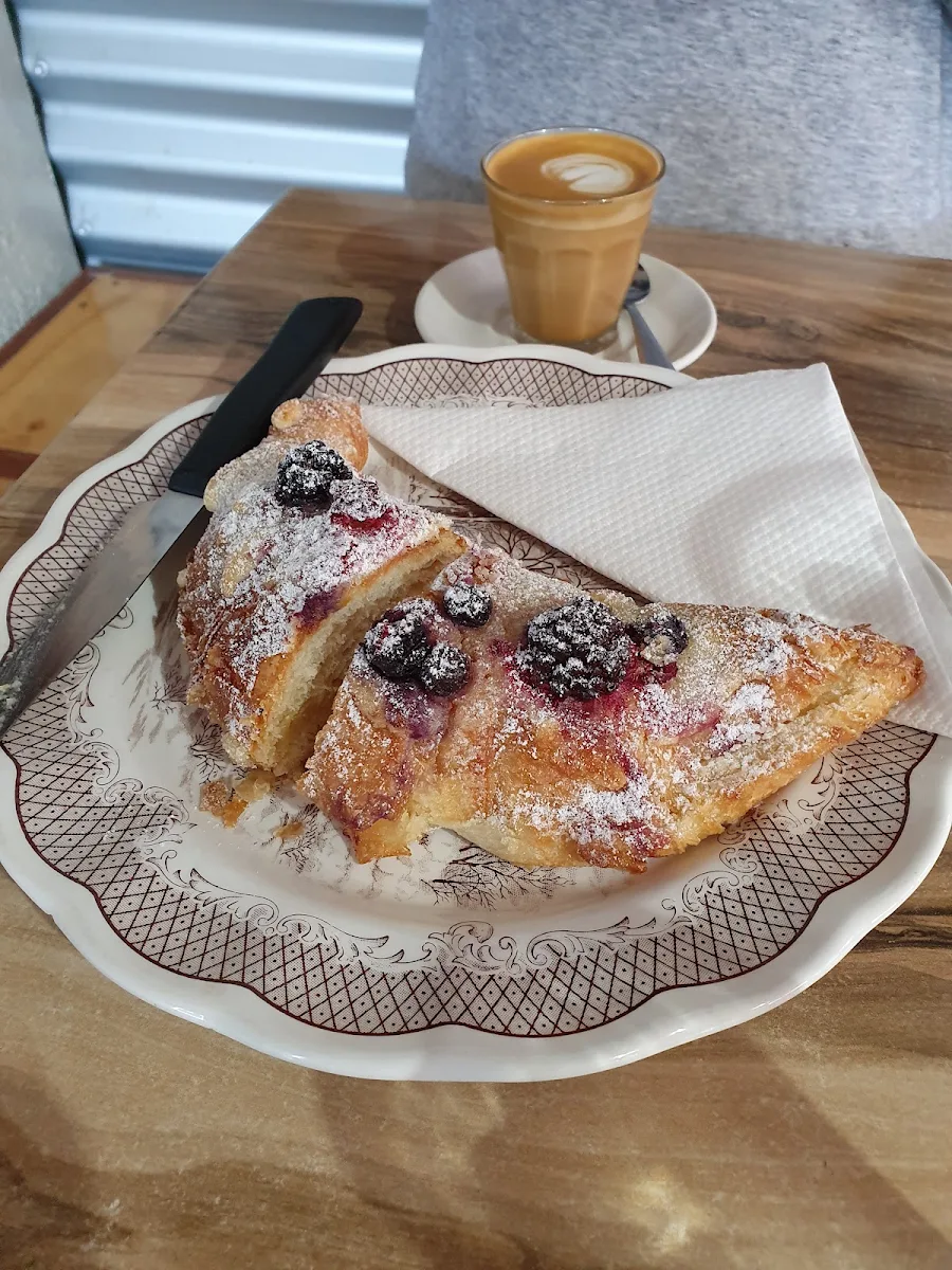 Croissant, Oak & Stone Cafe