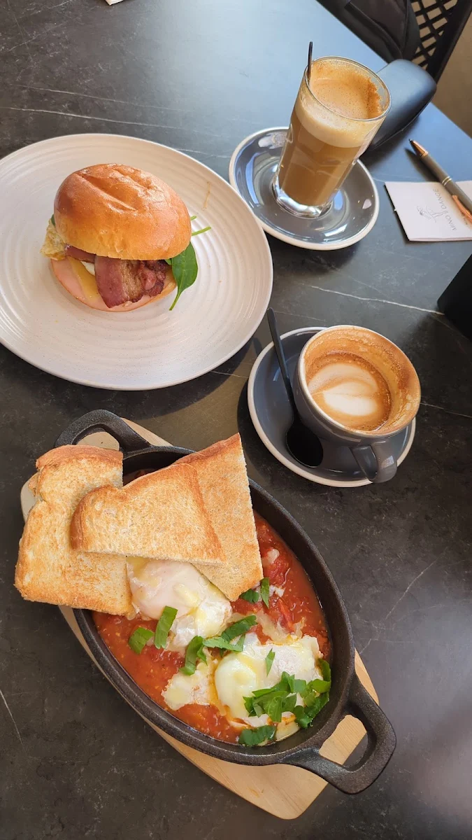 Highlights, Oak & Stone Cafe