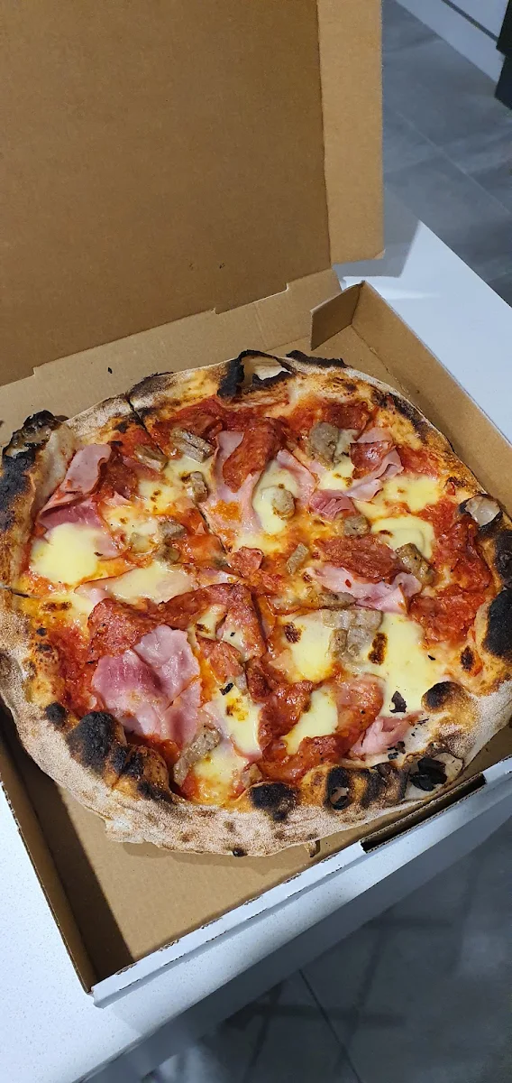 Highlights, Paoletto's Pizza