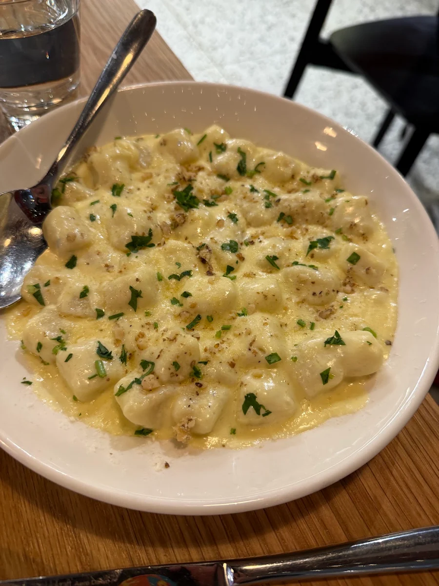 Highlights, Paoletto's Pizza