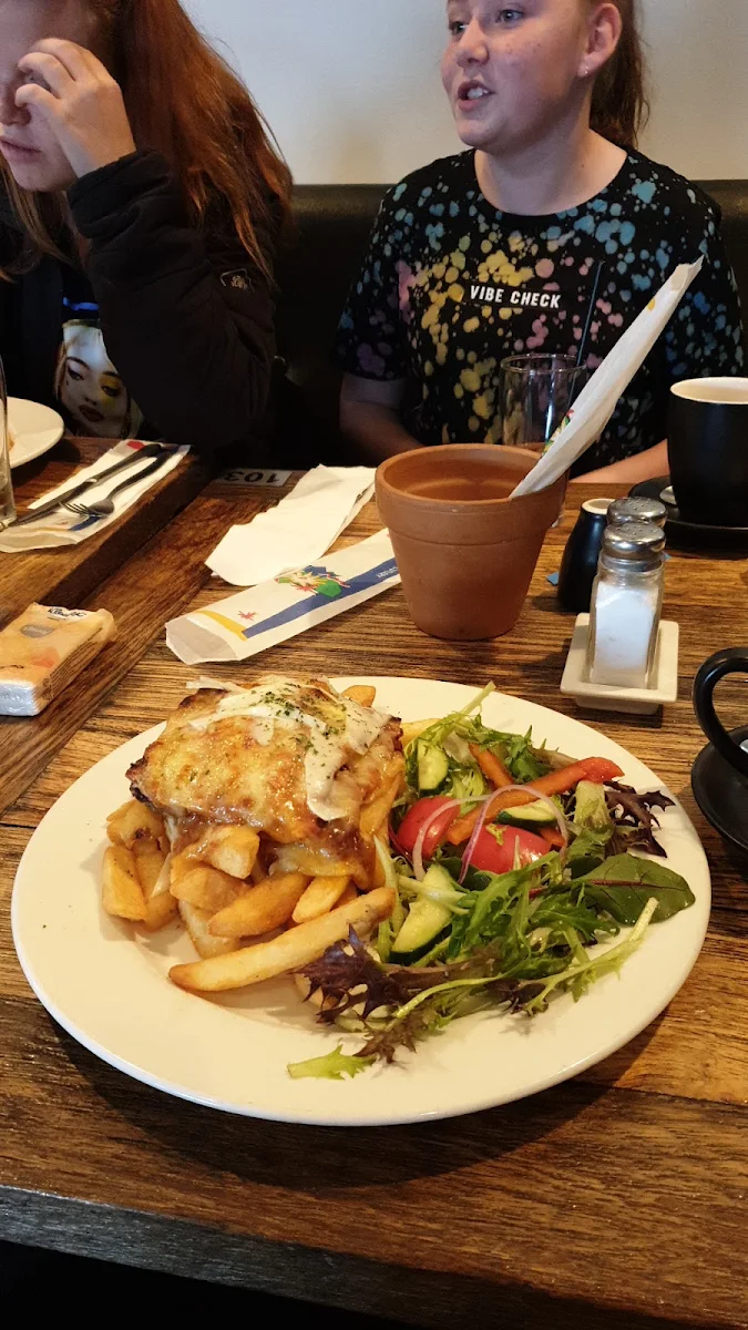 Lasagna, Golden Vine Hotel
