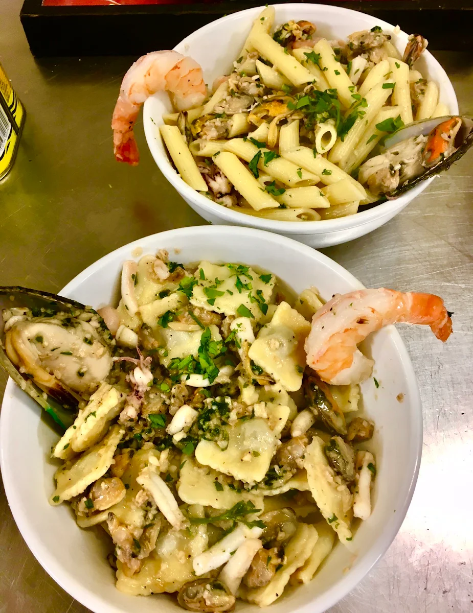 Highlights, Roma Pizzeria Kafe