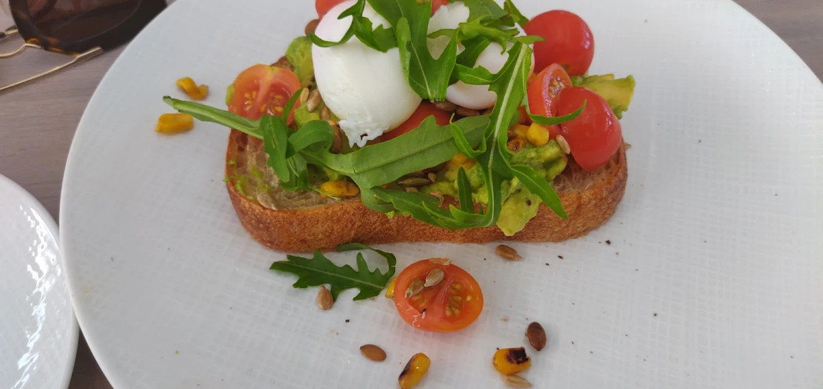 Smashed Avocado Poached Eggs and Toast