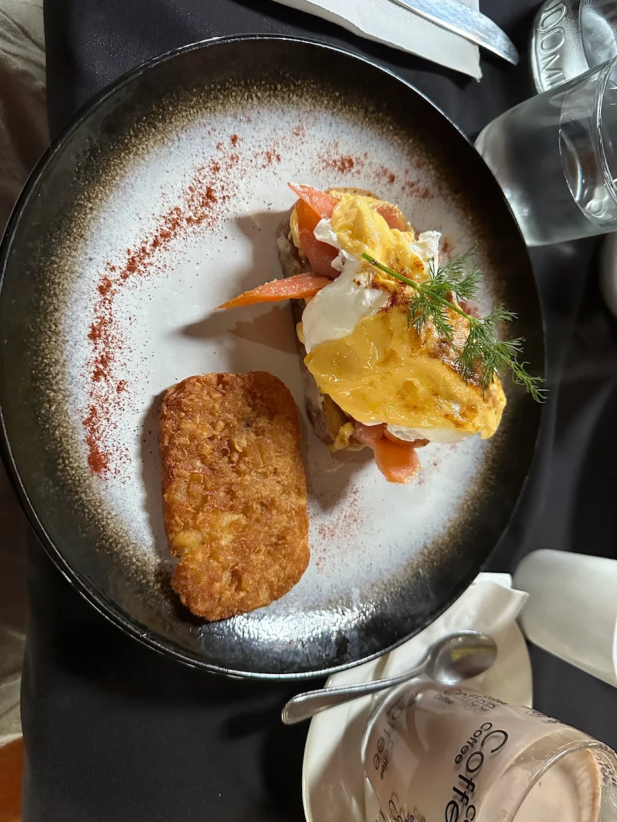 Salmon Eggs Benedict