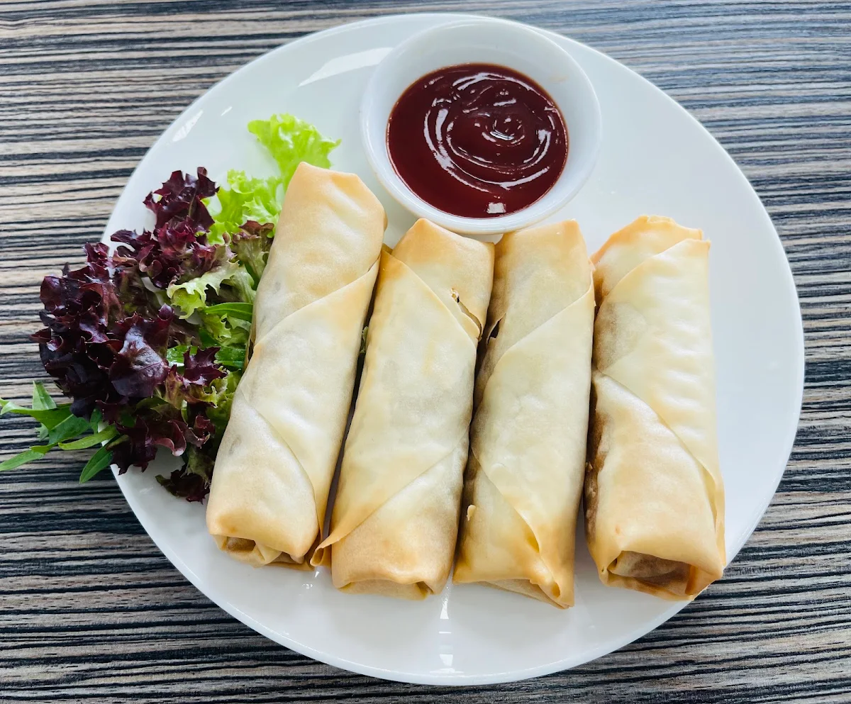Veggie Spring Roll Each, MIF Burger & Grill
