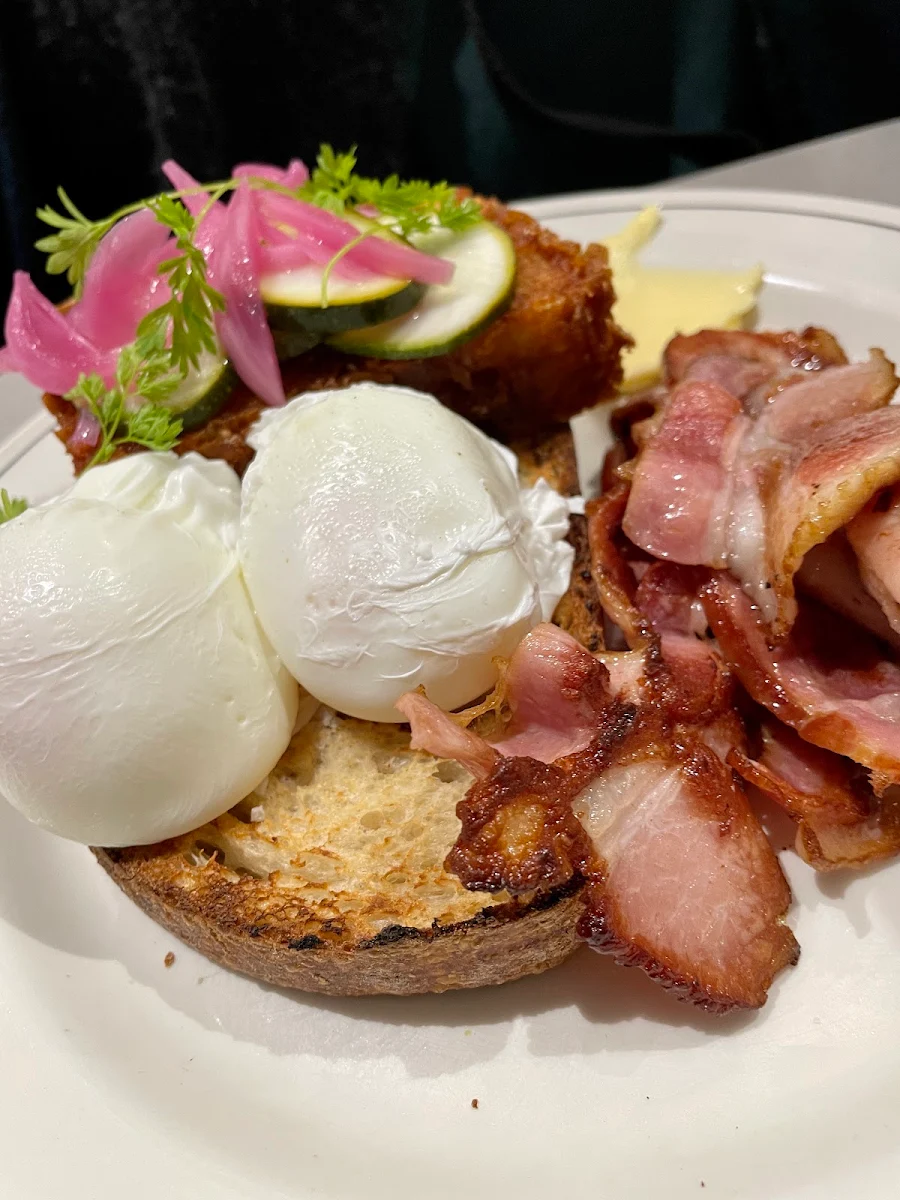 Eggs Benedict, Maverick