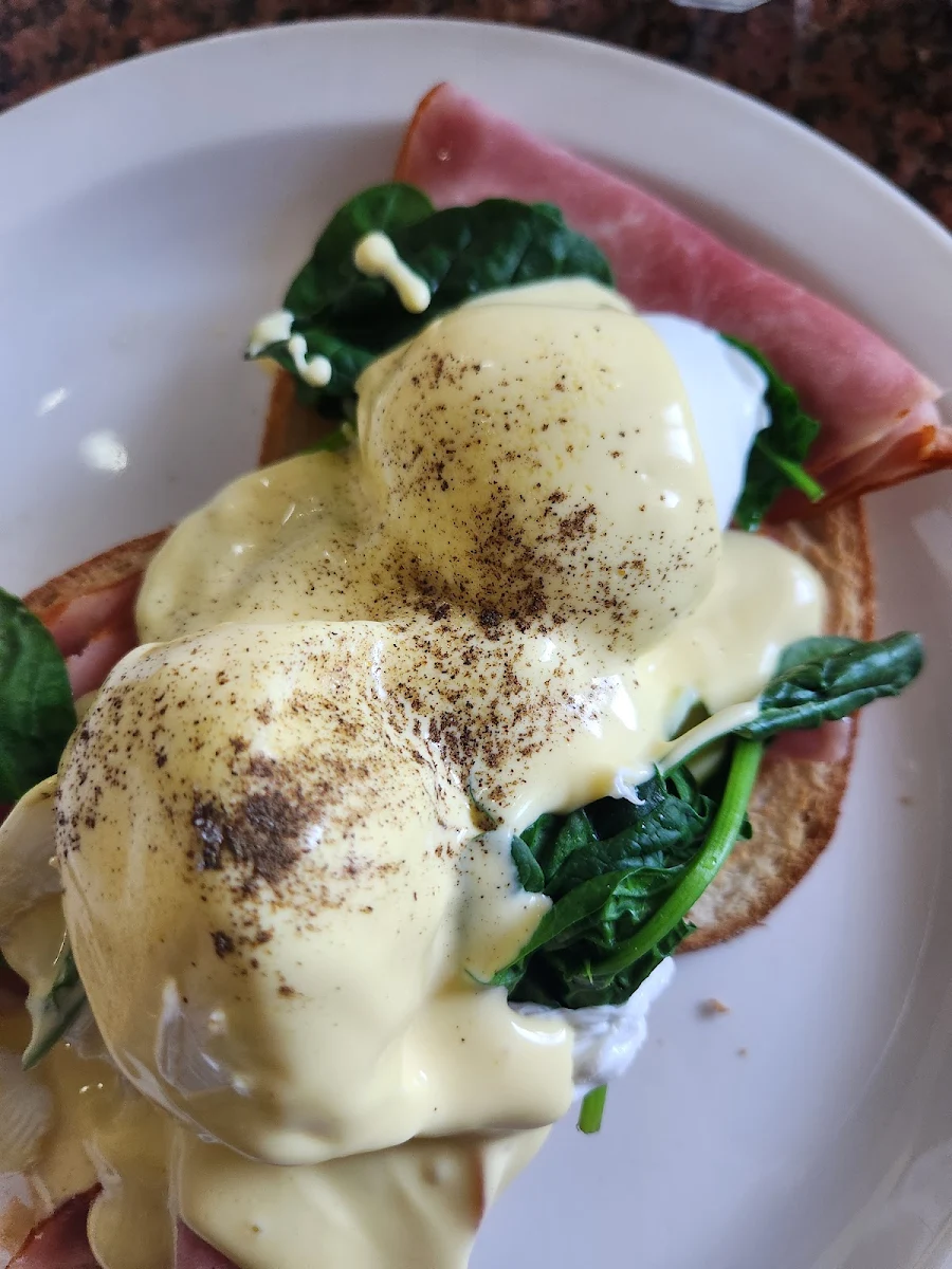 Eggs Benedict, Zeina's Cafe