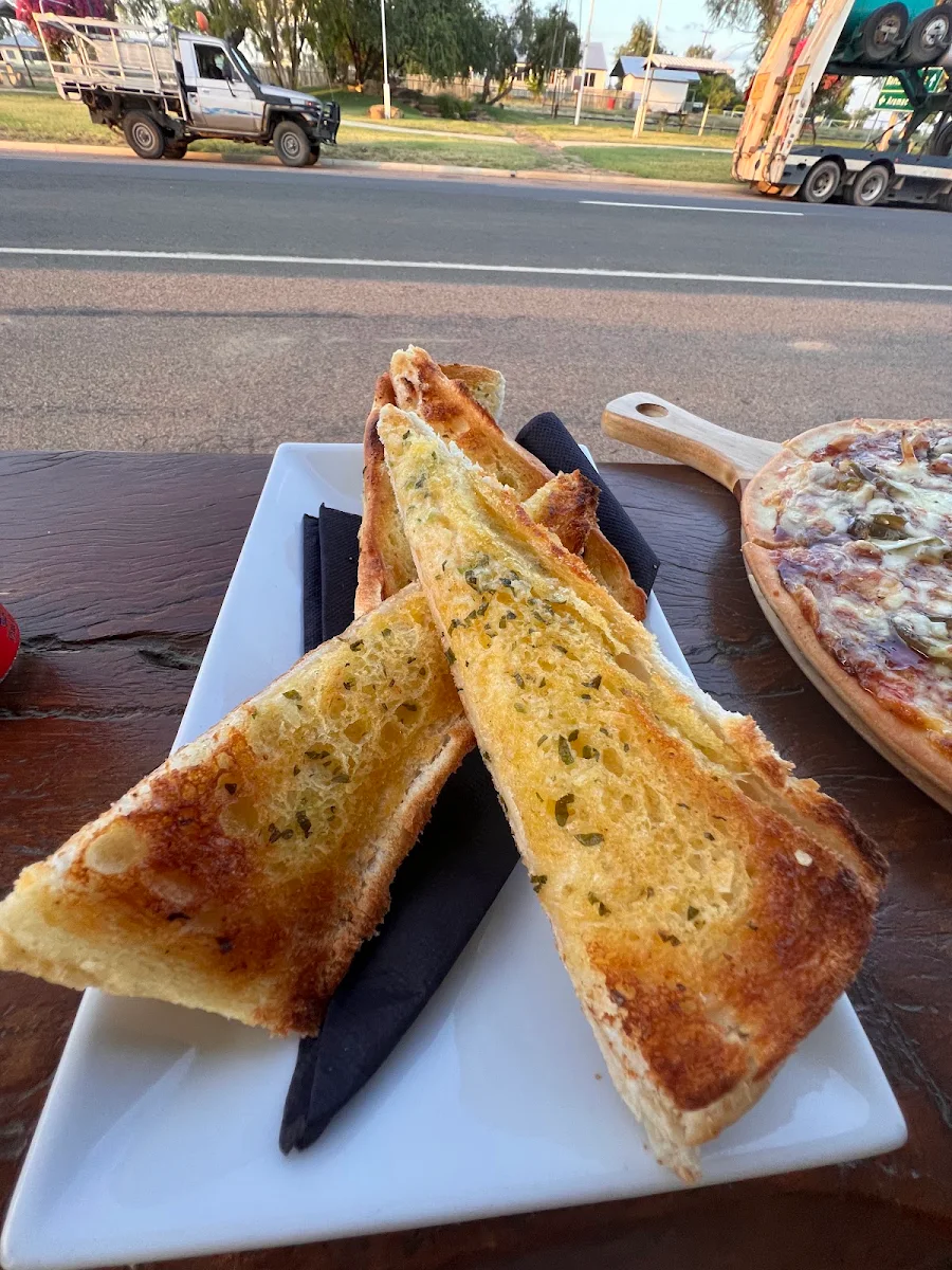 Garlic Bread, Wellshot Hotel
