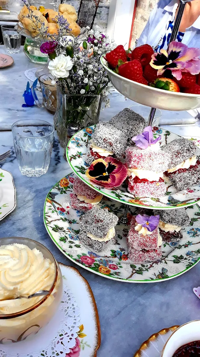 High Tea, Old Man Drew