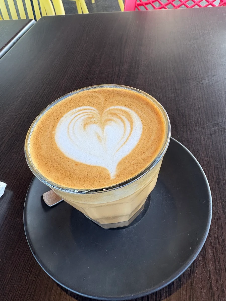 Flat White, Double Yolk
