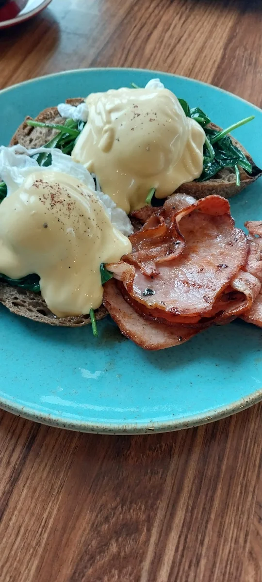 Eggs Benedict, Silk Cafe