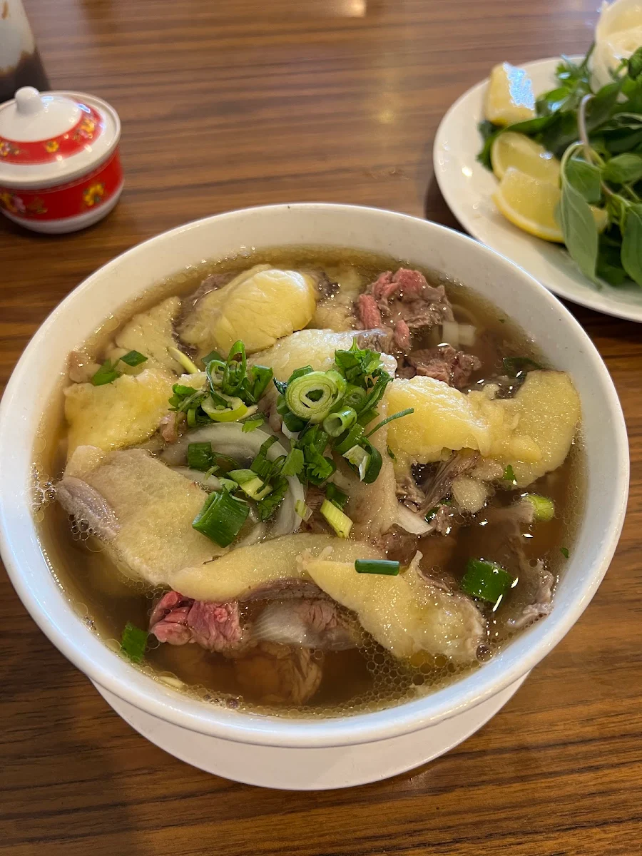 Phở Tái Nạm Gầu