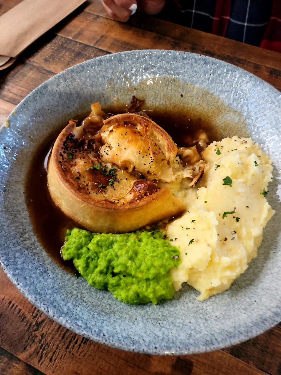 Chicken and Leak Pie, Nag's Head Hotel, Glebe