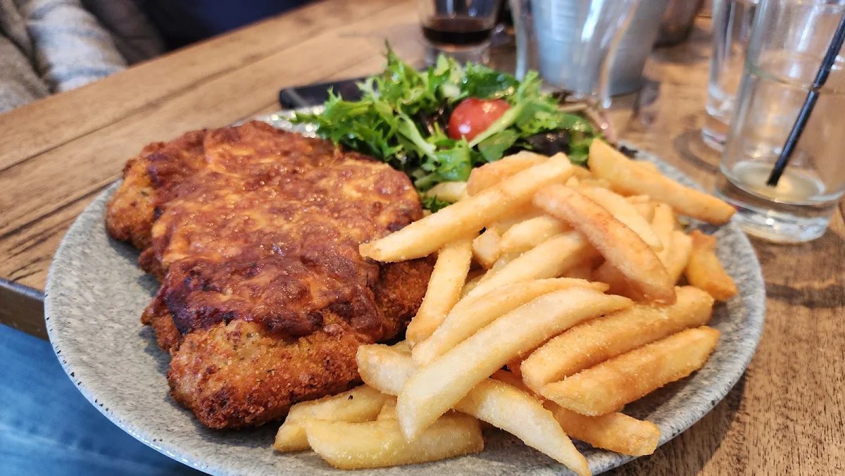 Chicken Parmigiana, Nag's Head Hotel, Glebe