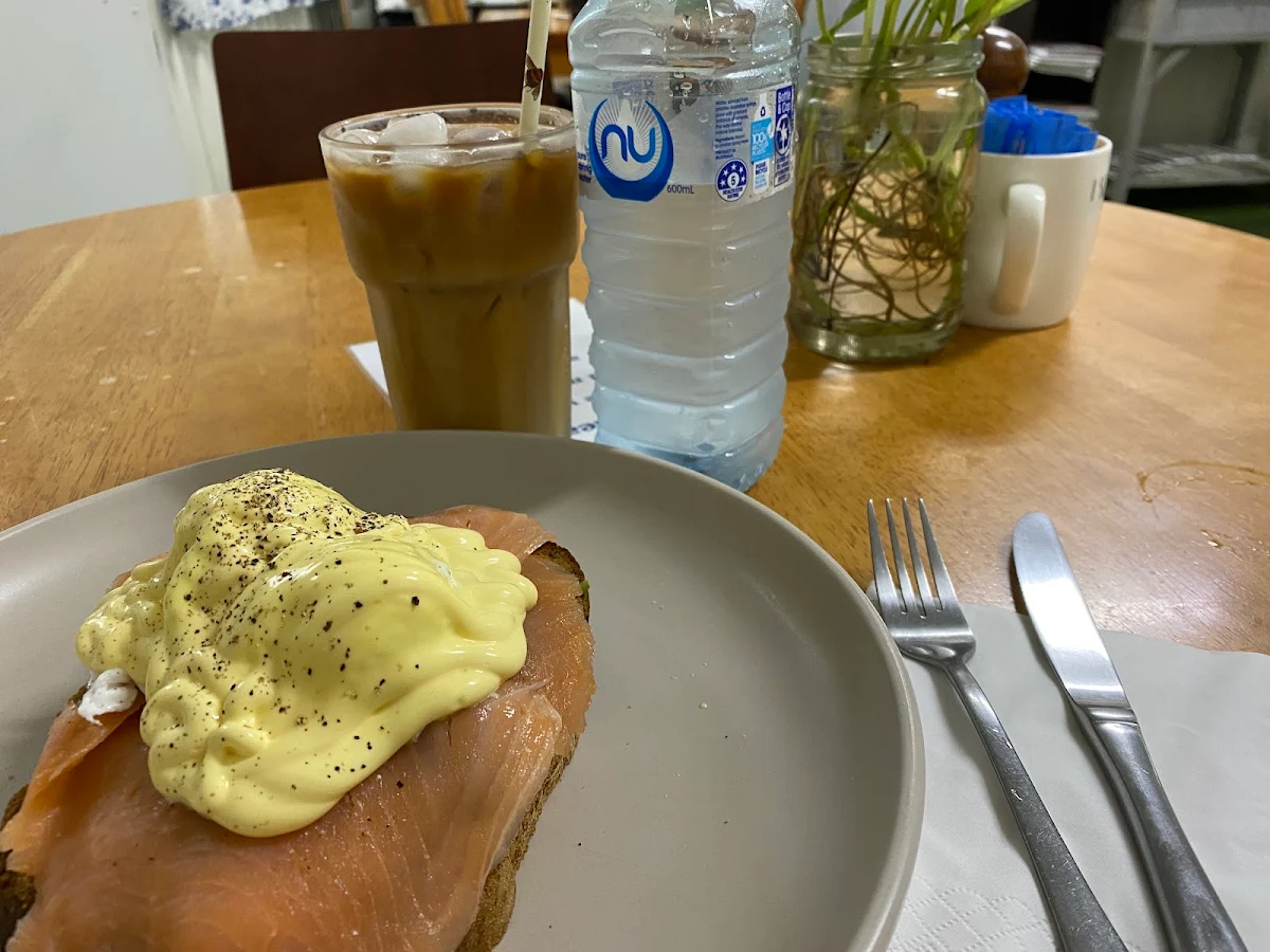 Smoked Salmon & Smashed Avocado