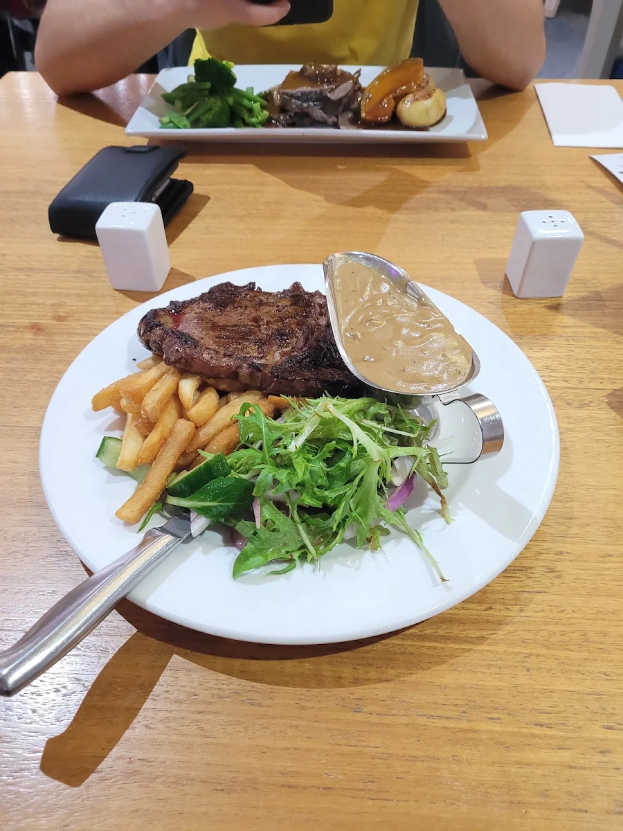Highlights, Zephyr Restaurant