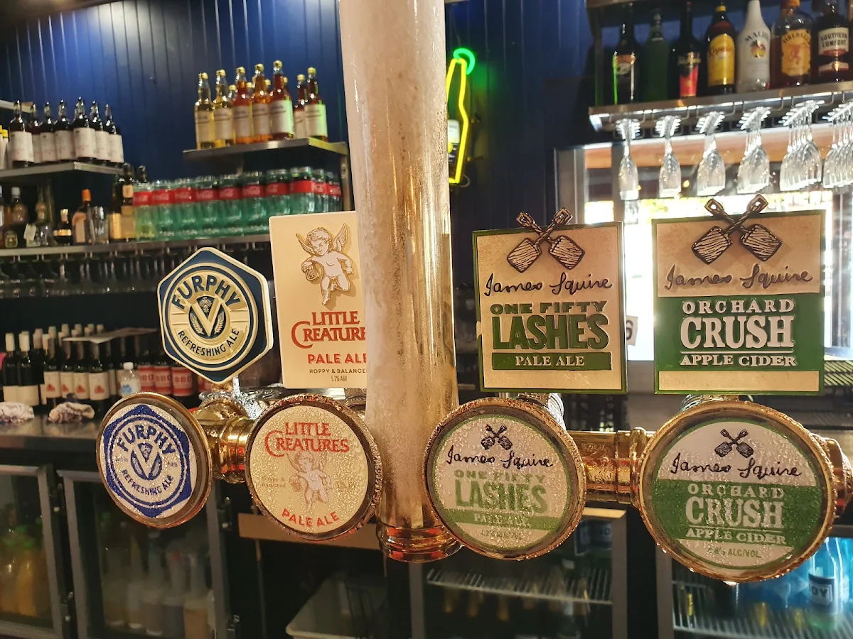 Draft Beer, Deebo Burgers & Beer Bar