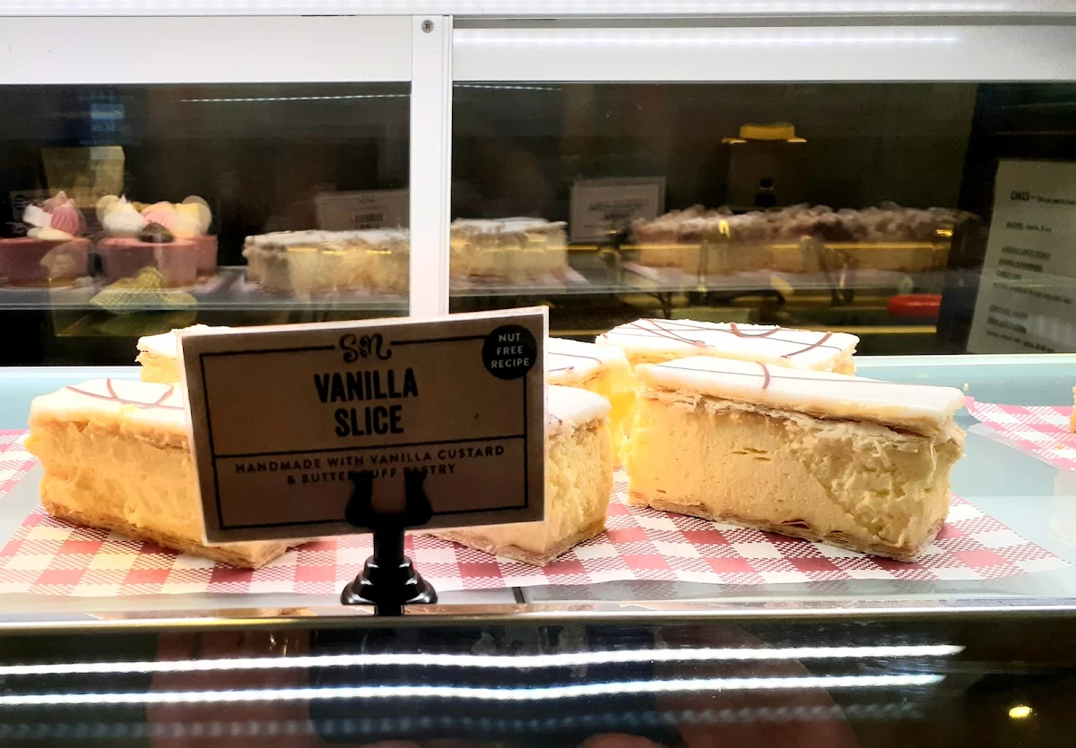 Vanilla Slice, Welcome Stranger Hotel