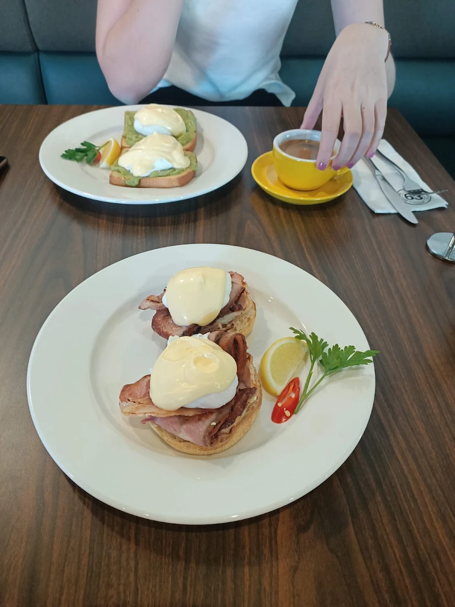 Eggs Benedict, Cafe63 Smith Collective