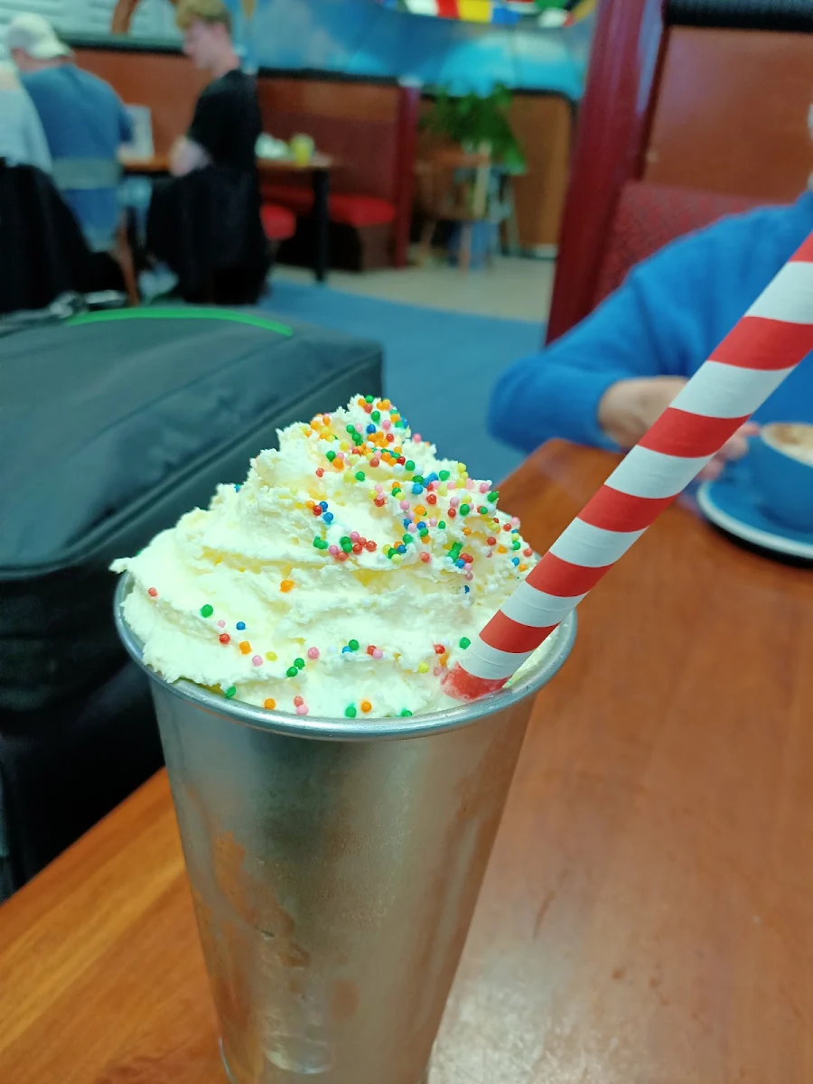 Deluxe Milkshake, Pancakes in Paradise