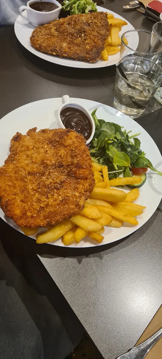 Beef Schnitzel, Roulettes Tavern