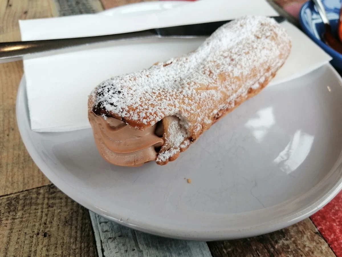 Coffee Eclair, Frank's Cakes