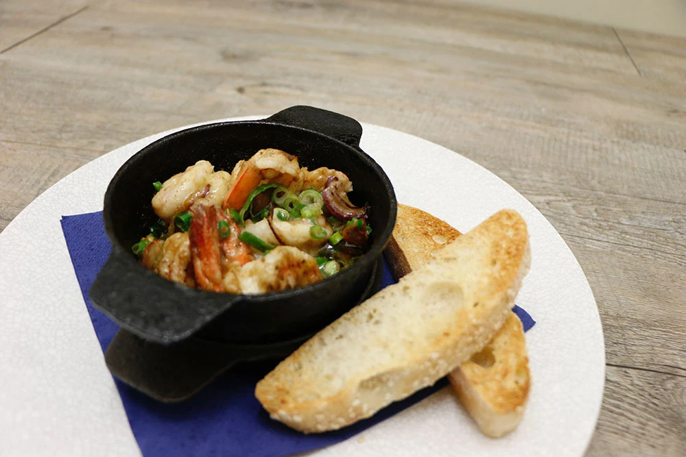Sizzling Garlic Prawn Hotpot