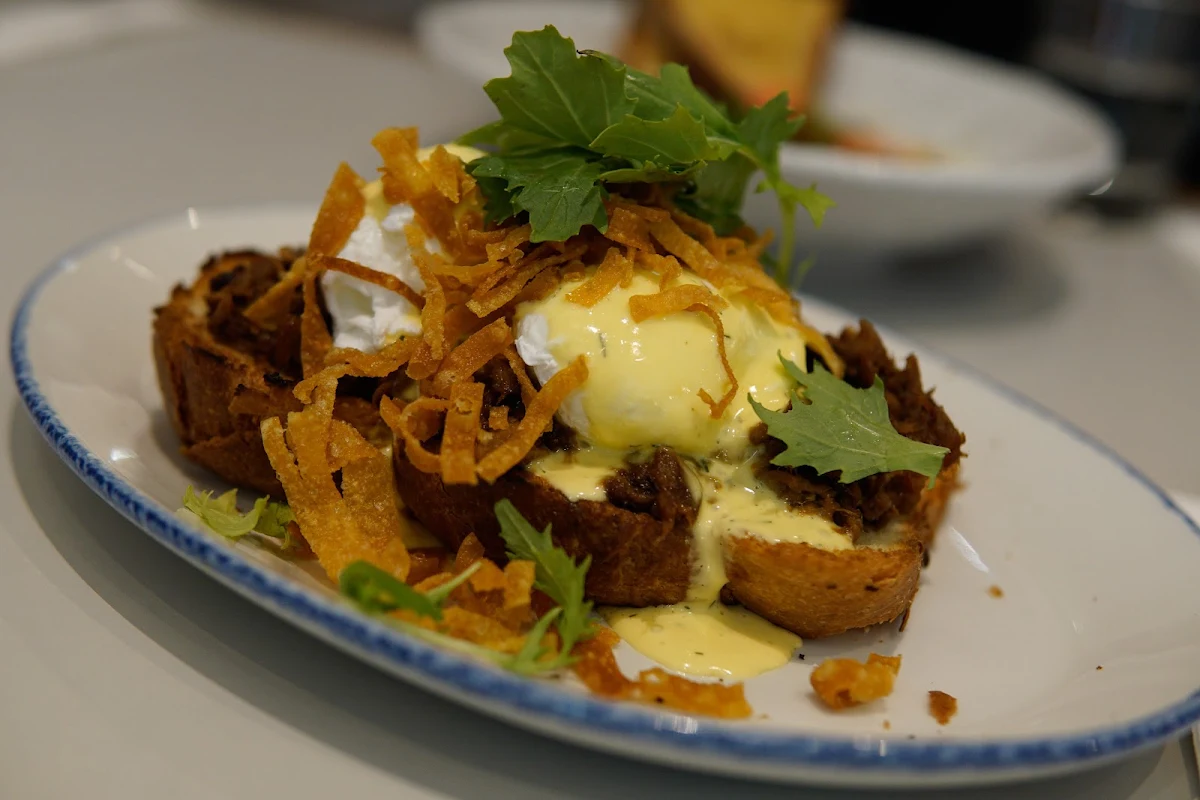 Pulled Pork Eggs Benedict