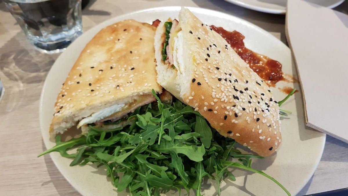 Tradie Burger, The Dava Hotel