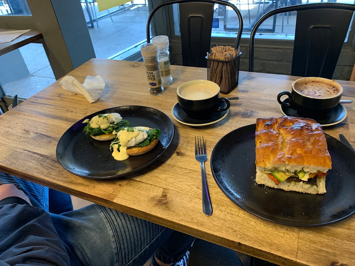 Eggs Benedict Without Meat, Kaffeine bar