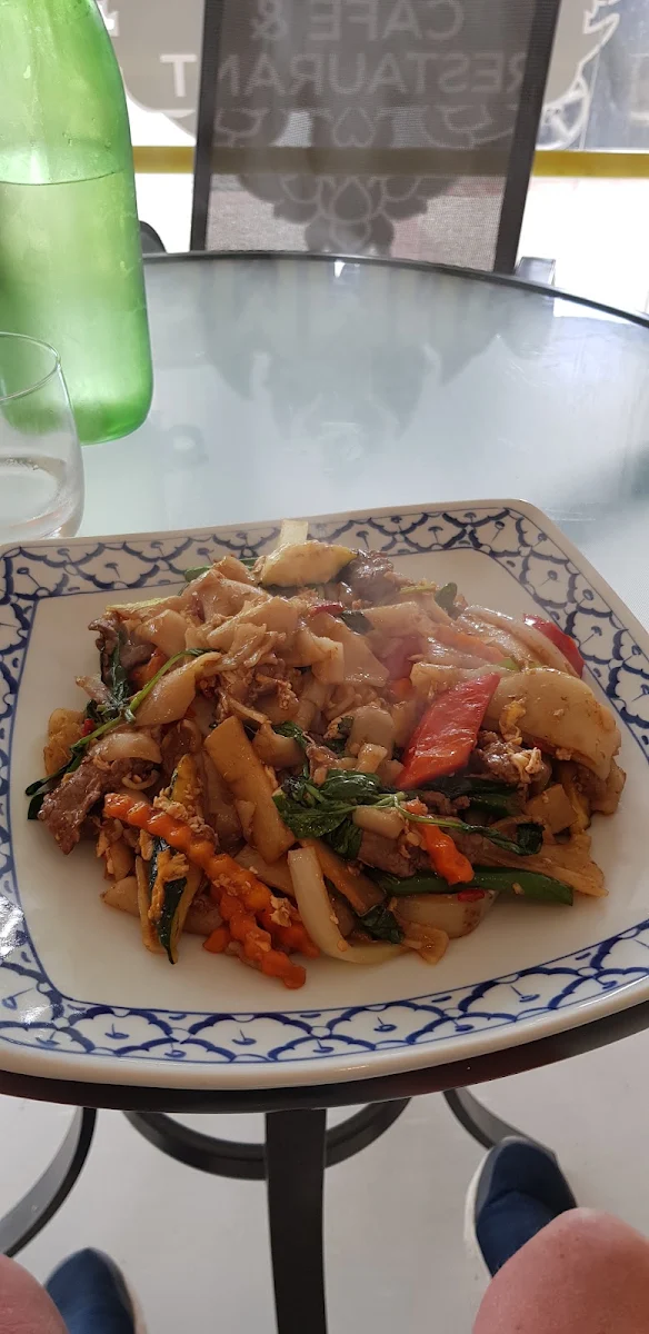 Pad Kee Mao, Kempsey Bangkok Sister