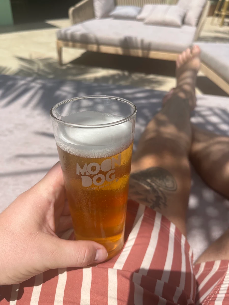 Highlights, Moon Dog Beach Club