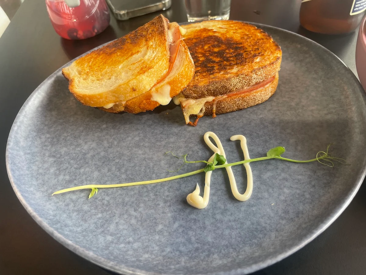Highlights, Little Growling Cafe & Restaurant