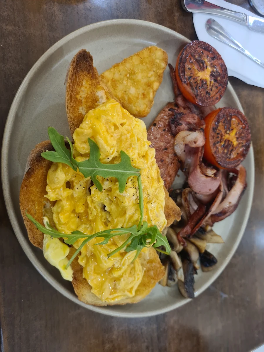 Big Breakfast, Grinder House