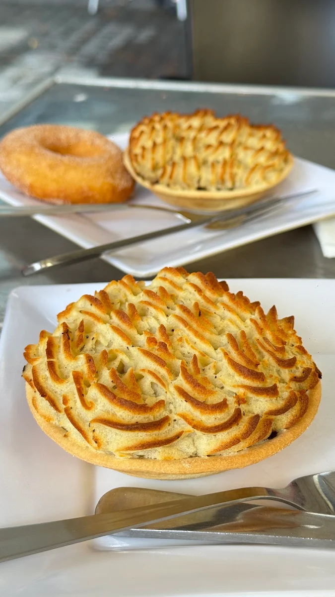 Highlights, Romeo's Pie Cafe
