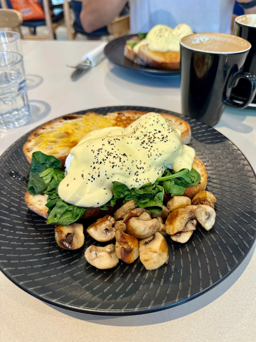 Eggs Benedict with Mushroom & Spinach