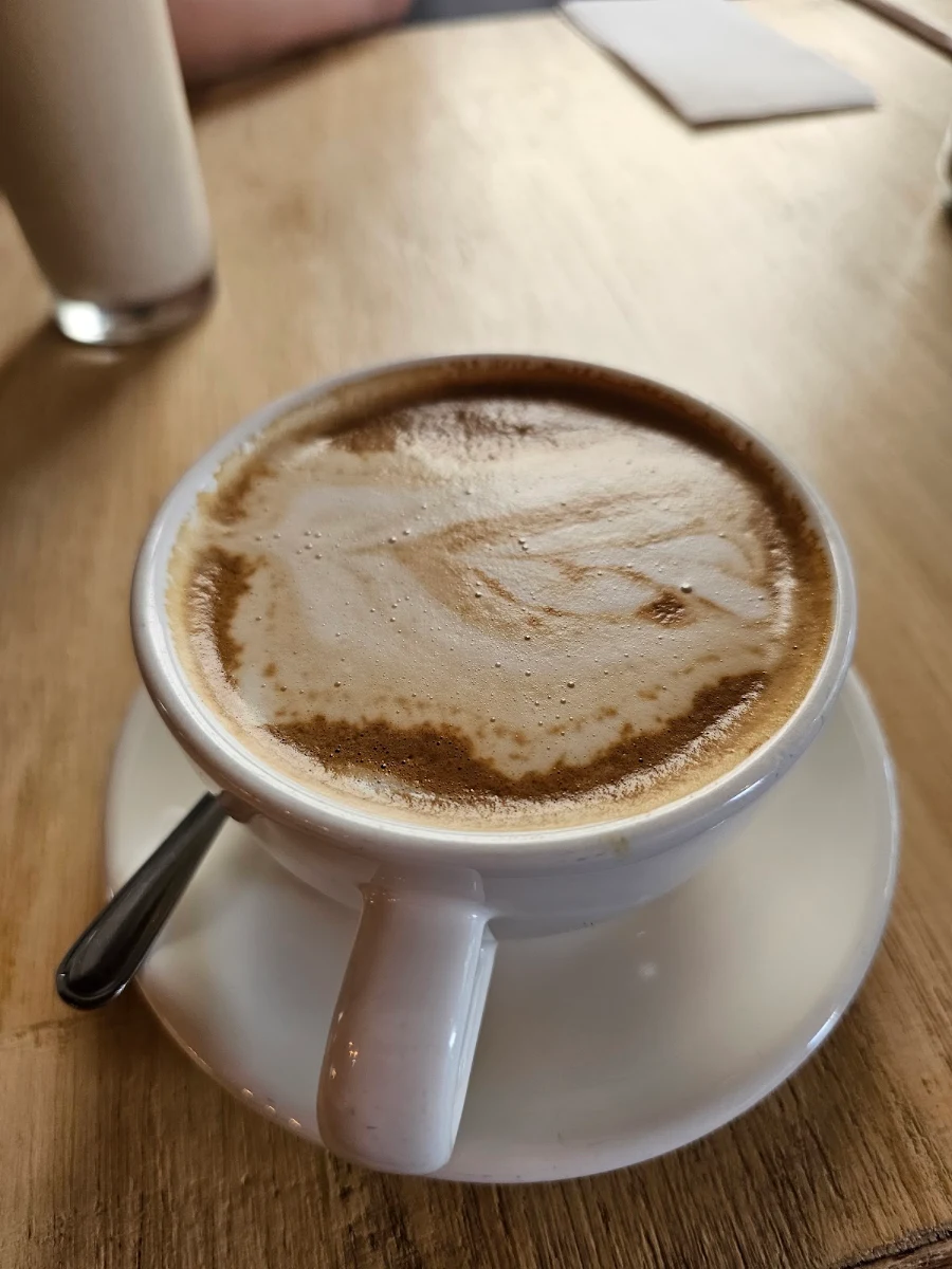 Flat White Coffee, Elli & Ivy