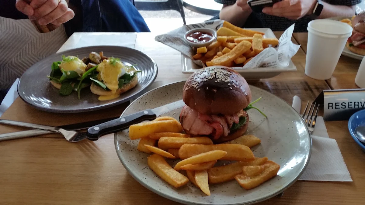 Grilled Chicken Burger with Chips