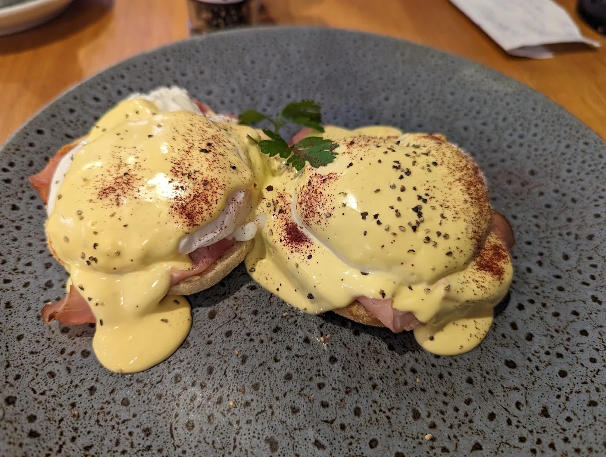 Eggs Benedict, Cafe Z